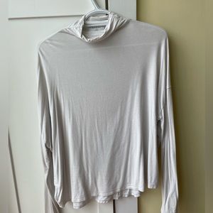 Aritzia babaton white mockneck top size large EUC